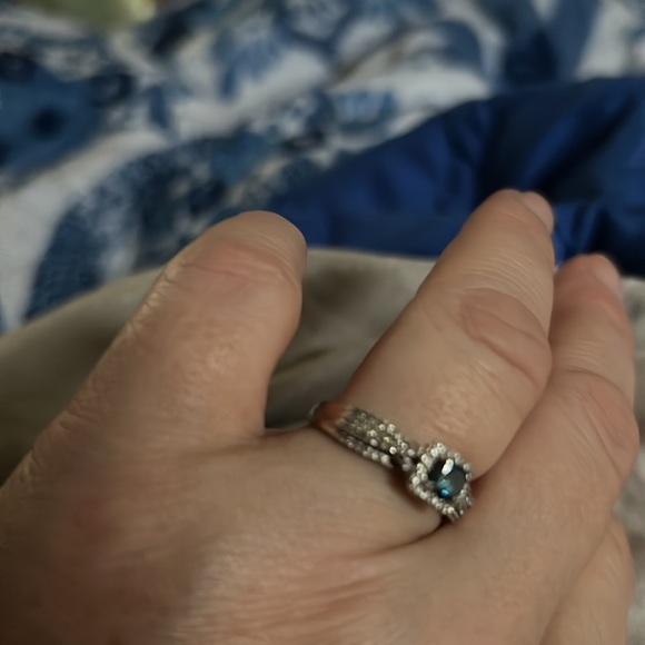 One carat Blue Diamond with diamonds on either side size 8. Can be sized - Picture 4 of 4